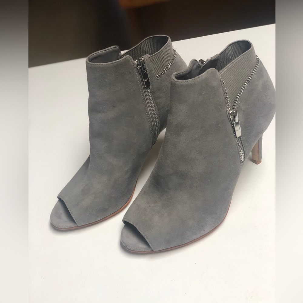 Marc Fisher Size 7W Gray Suede Peep-Toe  Booties with zipper detail and closure.
